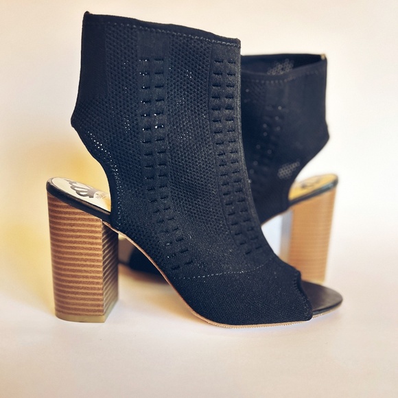 Fergalicious By Fergie  Black Peep Toe Knit Heels - Picture 1 of 6